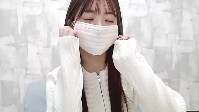 LOVE MOMO LOVE online show from October 12, 12:15 pm