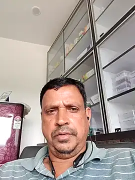 Snapshot of Raj1043 chatting on July 27, 6:42 am Raj1043 online show from July 27, 6:42 am