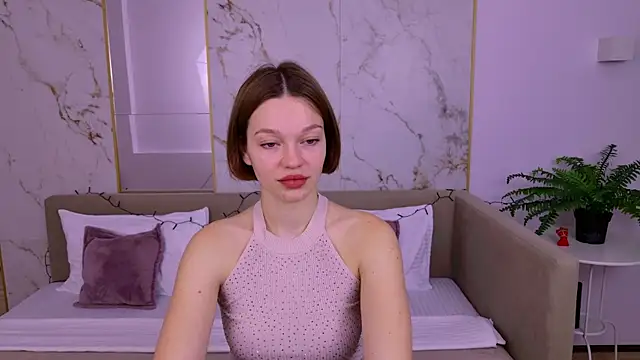 Snapshot of DanaLoved chatting on December 17, 7:18 am DanaLoved online show from December 17, 7:18 am