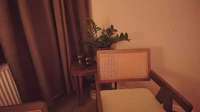 Snapshot of Nina24 chatting on October 25, 8:25 pm Nina24 online show from October 25, 8:25 pm