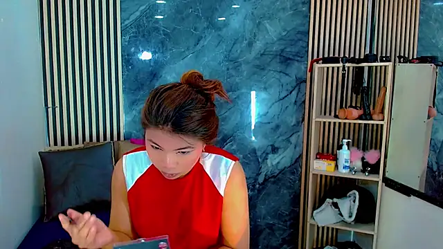 Isalombardi online show from November 11, 3:39 am