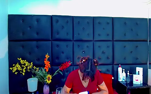 Isalombardi online show from February 11, 3:33 am