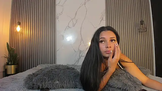 Snapshot of caliope_coralki chatting on February 15, 1:53 am caliope coralki online show from February 15, 1:53 am