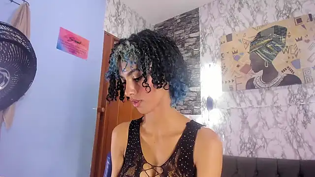 Snapshot of Queen_Cuarxxo chatting on February 1, 3:08 am Queen Cuarxxo online show from February 1, 3:08 am