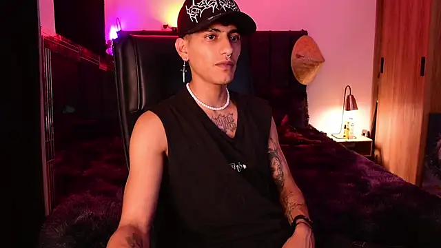 Snapshot of DemonKush-- chatting on July 4, 1:01 am DemonKush-- online show from July 4, 1:01 am