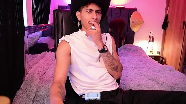 Snapshot of DemonKush-- chatting on July 24, 11:52 am DemonKush-- online show from July 24, 11:52 am