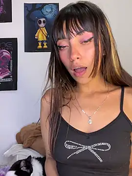 Snapshot of MiaGoth_ chatting on May 31, 10:33 pm MiaGoth online show from May 31, 10:33 pm