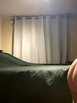 Snapshot of mystik_a chatting on January 12, 5:45 am mystik a online show from January 12, 5:45 am