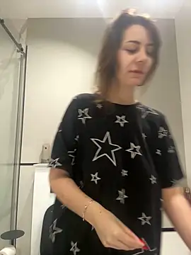 Snapshot of BelleSkye chatting on February 27, 3:25 am BelleSkye online show from February 27, 3:25 am