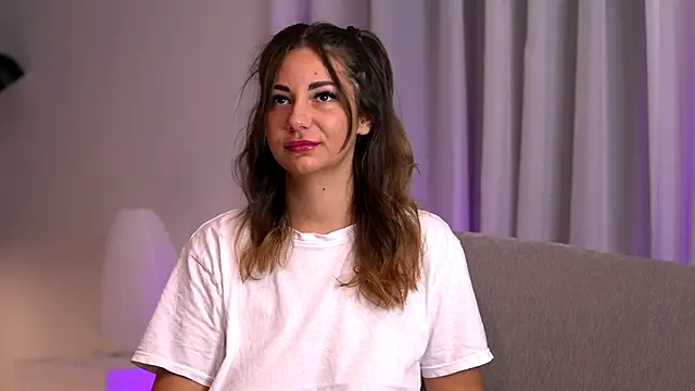 Snapshot of BelleSkye chatting on November 4, 4:44 am BelleSkye online show from November 4, 4:44 am