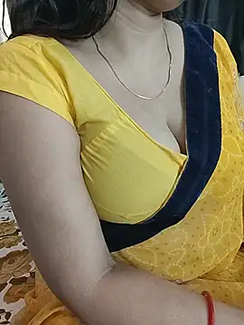 Snapshot of kaamuk_shweta chatting on May 7, 4:51 am kaamuk shweta online show from May 7, 4:51 am
