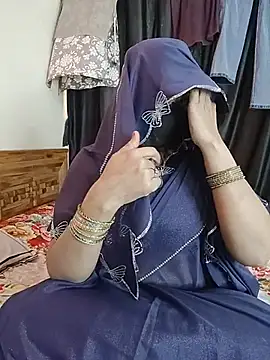 Snapshot of kaamuk_shweta chatting on July 18, 3:11 am kaamuk shweta online show from July 18, 3:11 am