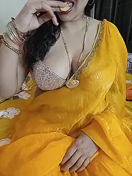 Snapshot of kaamuk_shweta chatting on July 20, 10:39 am kaamuk shweta online show from July 20, 10:39 am