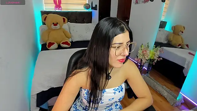 Snapshot of Luxxur69 chatting on May 9, 2:22 pm Luxxur69 online show from May 9, 2:22 pm