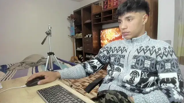 jonmaykolrose online show from December 14, 12:38 am