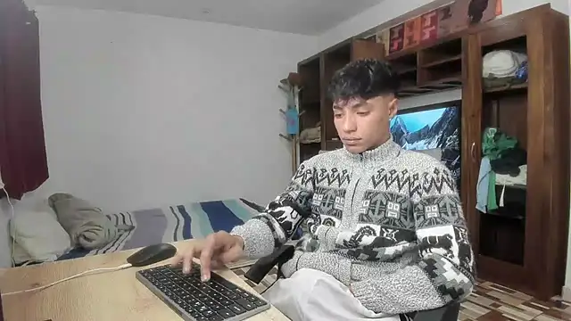 jonmaykolrose online show from December 14, 8:13 pm