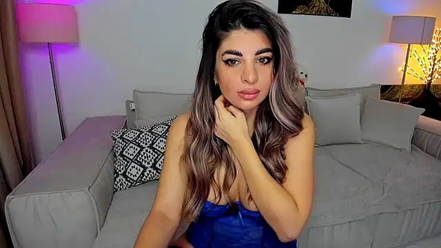 Snapshot of Queenofyouredreams chatting on December 23, 1:40 am Queenofyouredreams online show from December 23, 1:40 am