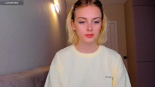 Snapshot of pretty_girlnextdoor chatting on December 7, 5:42 pm pretty girlnextdoor online show from December 7, 5:42 pm