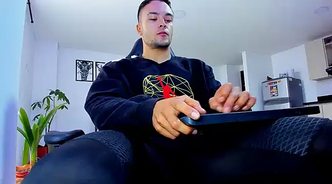 alexander collin02 online show from February 21, 1:00 pm