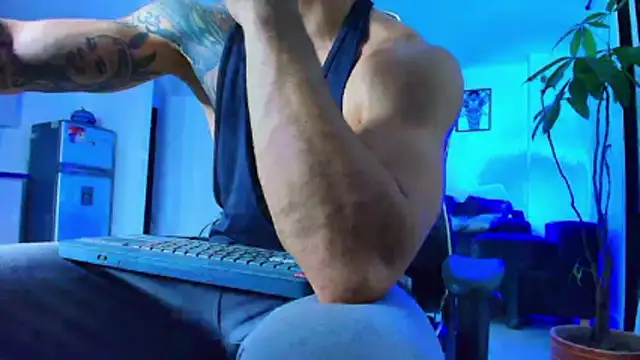 Snapshot of alexander_collin02 chatting on May 13, 12:41 am alexander collin02 online show from May 13, 12:41 am