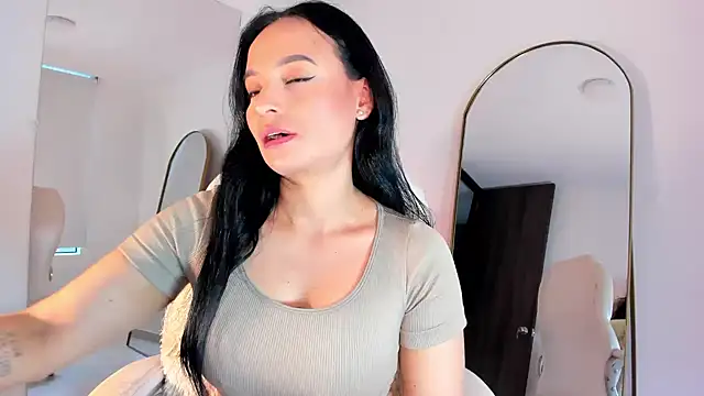 Snapshot of alexa_tobar chatting on June 1, 9:49 pm alexa tobar online show from June 1, 9:49 pm