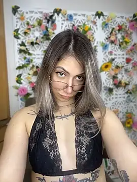 Snapshot of loira_messi chatting on July 7, 2:47 am loira messi online show from July 7, 2:47 am