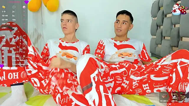 EAT TWINKS online show from December 3, 7:21 am