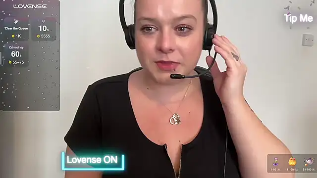 NaughtyWifeUK online show from December 2, 12:18 pm