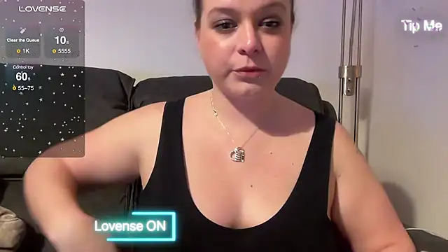 NaughtyWifeUK online show from December 7, 1:47 am