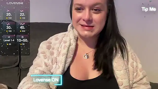 NaughtyWifeUK online show from January 1, 1:15 am