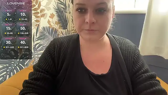 NaughtyWifeUK online show from January 7, 12:51 pm