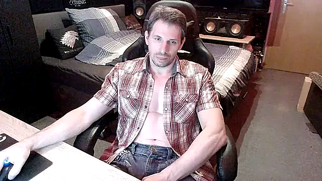 Snapshot of dreamwallker21 chatting on July 27, 6:26 pm dreamwallker21 online show from July 27, 6:26 pm