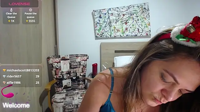 Snapshot of ParisW chatting on December 5, 2:42 am ParisW online show from December 5, 2:42 am