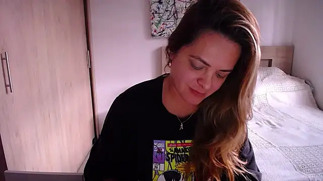 Snapshot of ParisW chatting on February 6, 8:56 pm ParisW online show from February 6, 8:56 pm