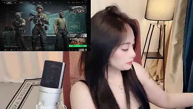 Snapshot of Daisy-77 chatting on June 4, 1:06 pm Daisy-77 online show from June 4, 1:06 pm