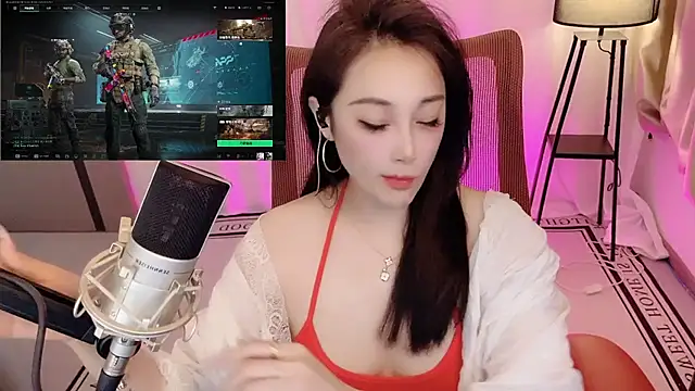 Snapshot of Daisy-77 chatting on July 31, 1:43 pm Daisy-77 online show from July 31, 1:43 pm
