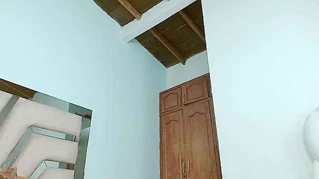 cintia hills online show from February 8, 10:50 am