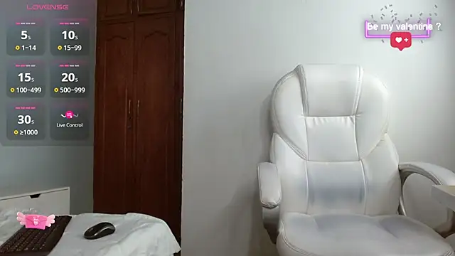 cintia hills online show from March 4, 4:17 am