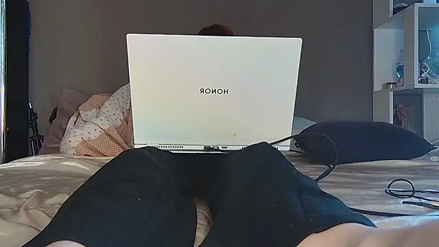 Snapshot of AgnesMillerS chatting on March 10, 9:25 am AgnesMillerS online show from March 10, 9:25 am