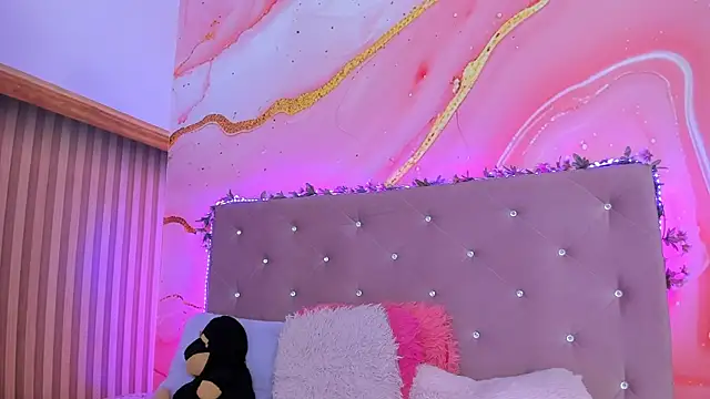 Snapshot of Daisy__rose chatting on February 19, 11:06 am Daisy rose online show from February 19, 11:06 am