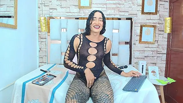 Snapshot of Alison_Chan_ chatting on May 13, 10:06 pm Alison Chan online show from May 13, 10:06 pm