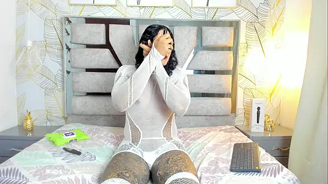 Snapshot of Alison_Chan_ chatting on May 28, 10:18 pm Alison Chan online show from May 28, 10:18 pm