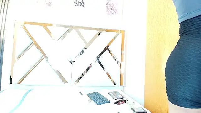 Snapshot of Alison_Chan_ chatting on August 2, 9:35 pm Alison Chan online show from August 2, 9:35 pm