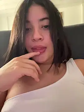 RileySkye online show from May 8, 6:13 pm
