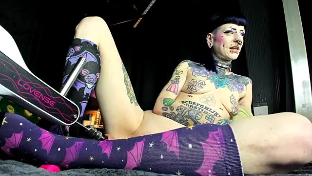 Purple Coffin666 online show from March 18, 7:06 pm