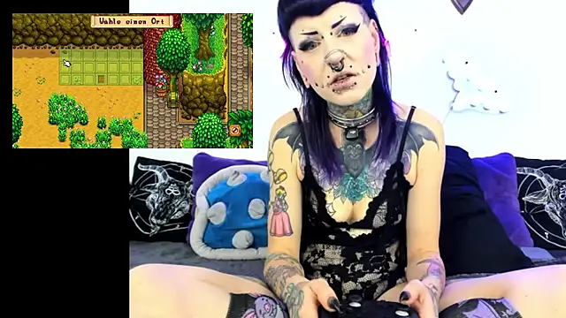 Snapshot of Purple_Coffin666 chatting on May 22, 10:43 am Purple Coffin666 online show from May 22, 10:43 am