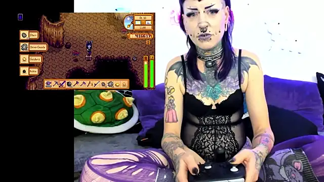 Snapshot of Purple_Coffin666 chatting on June 3, 6:24 pm Purple Coffin666 online show from June 3, 6:24 pm