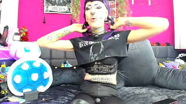 Snapshot of Purple_Coffin666 chatting on June 14, 11:56 am Purple Coffin666 online show from June 14, 11:56 am