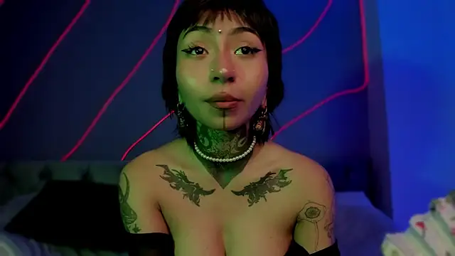 Snapshot of Evangeline_bell chatting on December 4, 6:28 pm Evangeline bell online show from December 4, 6:28 pm