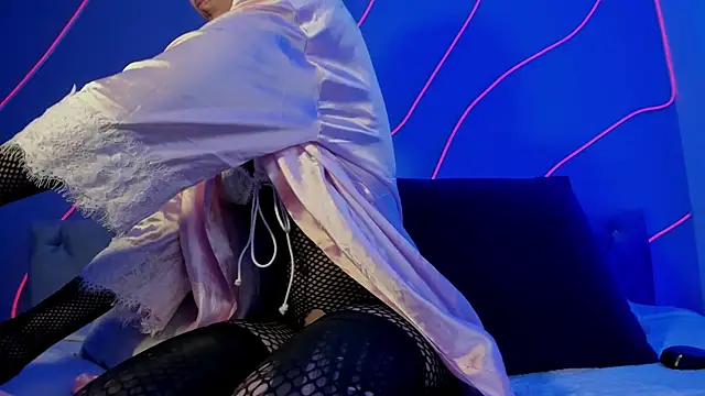 Snapshot of Evangeline_bell chatting on December 17, 12:00 pm Evangeline bell online show from December 17, 12:00 pm